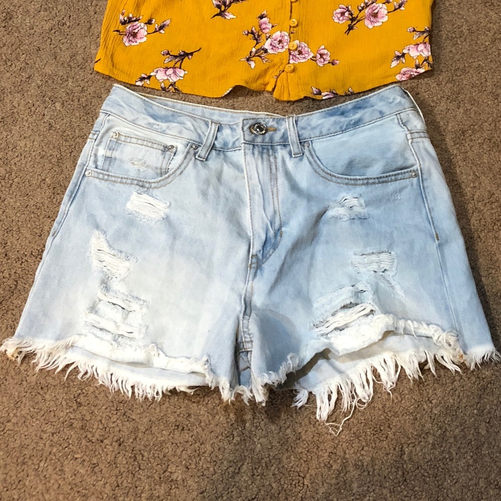 NWOT high waisted distressed denim cutoffs